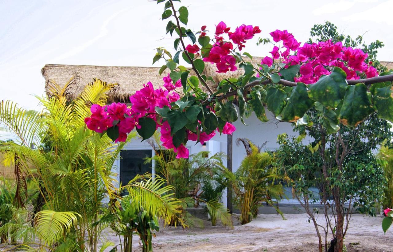 Hotel The Secret Garden Koh Rong Pagoda Beach Exterior foto